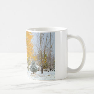 Mug Chevaux dans la neige avec l'arbre coloré