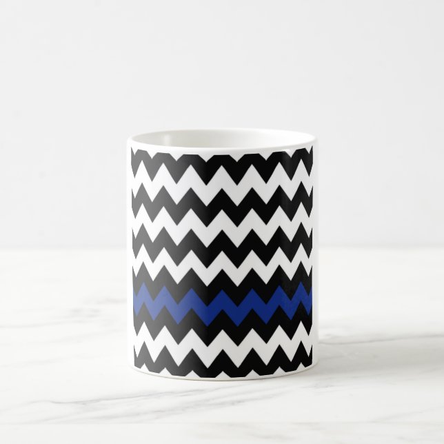 Mug Chevron noir, blanc et bleu royal – Accent zigzag  (Centre)