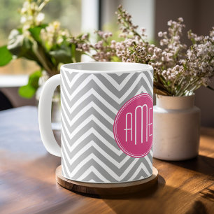 Mug Chevrons gris et rose avec Monogramme personnalisé