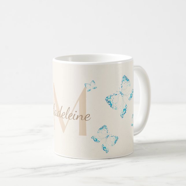 Mug Chic Whimsical Elegant Bleu Papillons Monogramme (Devant droit)
