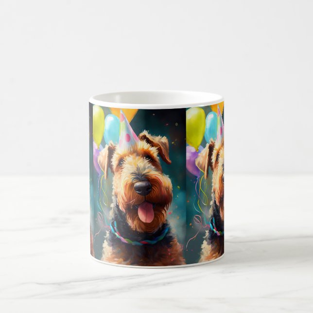Mug Chien Airedale avec casquette d'anniversaire et ba (Centre)