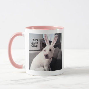 Mug Chien blanc mignon portant lapin de Pâques rose