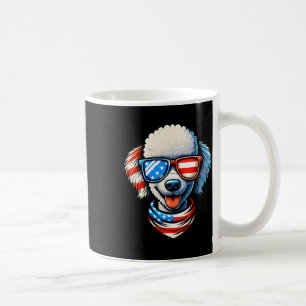 Mug Chien Caniche portant des lunettes de soleil drape