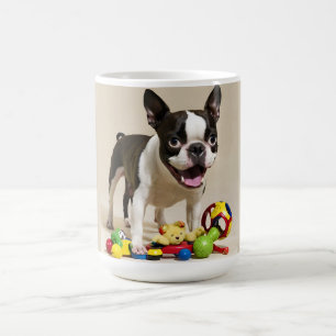 Mug Chien de Boston Terrier jouant avec des jouets