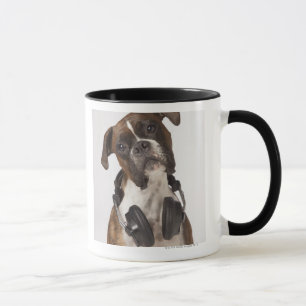 Mug chien de boxeur avec des écouteurs