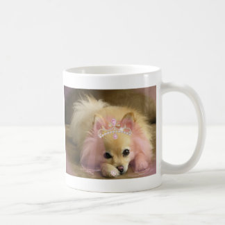 Mug chien féerique de princesse avec la couronne de