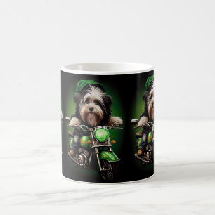 Mug Chien Havanais conduisant un vélo pour la Saint-Pa