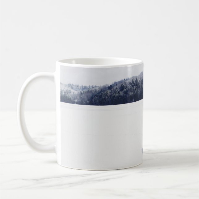 MUG CHIEN SUR UNE PLAIN DE NEIGE (Gauche)