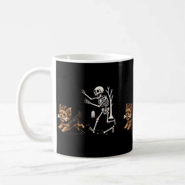 Mug Chien Yorkie courant un squelette d'Halloween Anim (Gauche)