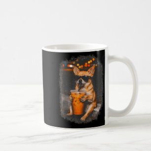 Mug Chihuahua avec des lunettes buvant du café glacé c