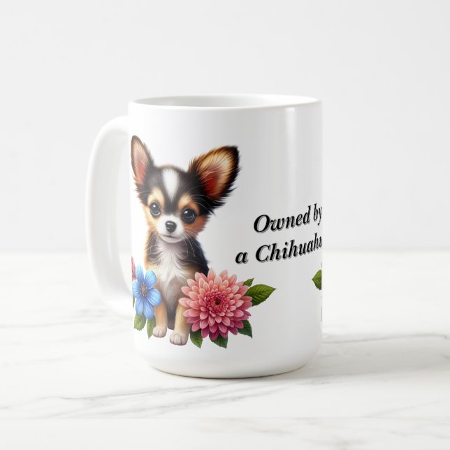 Mug Chihuahua Chiuppy avec fleurs décoratives (Devant gauche)