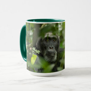 Mug Chimpanzé caché parmi la végétation
