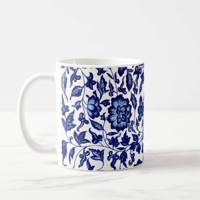 Mug Chinois bleu marine foncé motif floral sur blanc (Gauche)