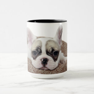 Mug Chiot de bouledogue français se situant dans un