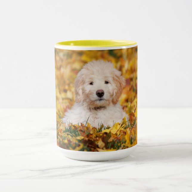 Mug Chiot De Goldendoodle En Feuilles D'Automne (Centre)