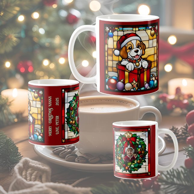 Mug Chiot de Noël enveloppé Faux Vitrail  (Créateur téléchargé)