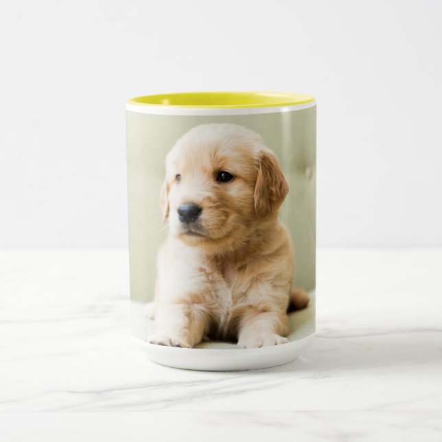 Mug Chiot d'or sur un canapé (Centre)