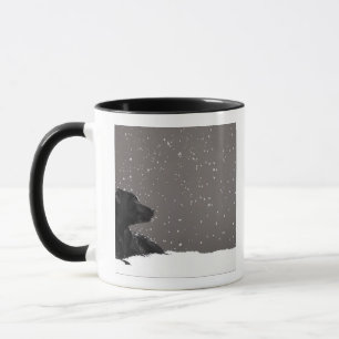 Mug Chiot se situant en flocons de neige de