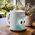 Mug Chouette de dessin mignonne - Nom personnalisé ble<br><div class="desc">Une chouette moderne et simple aux couleurs tendance. Vous pouvez ajouter un nom,  un monogramme ou un autre texte personnalisé. Si vous avez besoin de déplacer l'art autour,  cliquez sur le bouton personnaliser pour apporter des modifications.</div>