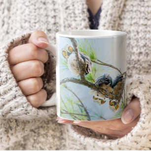 Mug Chouettes de bébé mignonnes sur un membre avec yeu