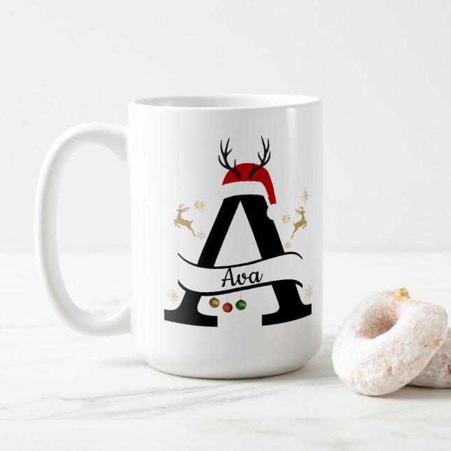 Mug Christmas Letter A Initial – Festive Holiday Desig (Avec donut)