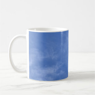 Mug ciel bleu avec de petits nuages