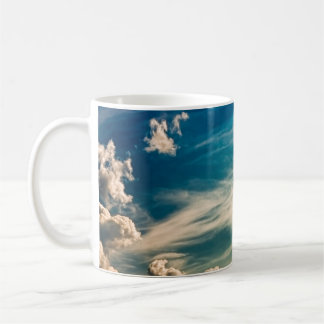 Mug Ciel de peintre. Beau ciel dramatique avec nuages