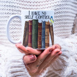 Mug Citation Amusante Du Livre Je N'Ai Pas De Contrôle<br><div class="desc">Conception amusante pour les amateurs de livres avec des piles de livres et d'oiseaux aquarellés avec une citation personnalisable "Je n'ai pas de contrôle d'étagère" et un nom pour un cadeau personnalisé pour vos amis amateurs de livres et les membres de la famille ou du club de lecture.</div>