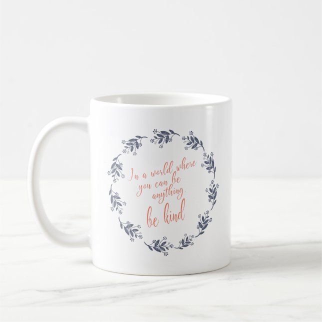 Mug Citation de gentillesse inspirante Script Floral W (Gauche)