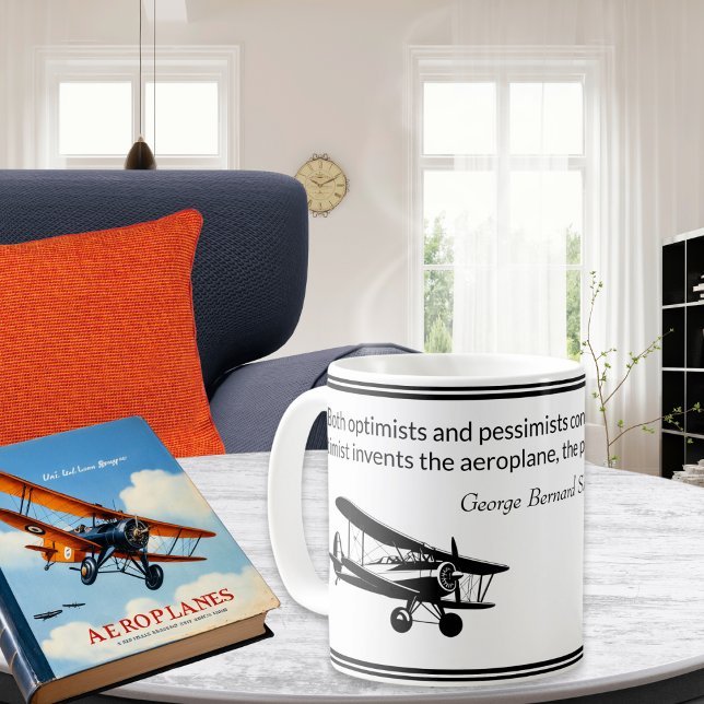Mug Citation de George Bernard Shaw sur le parachute d (A mug with aeroplane and parachute quote and pictures, in black and white)