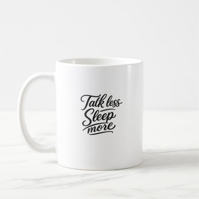 Mug Citation de typographie drôle Parler moins dormir  (Gauche)