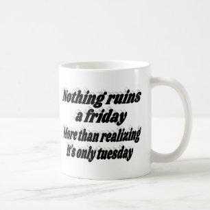 Mug Citation drôle en attente du vendredi en typograph