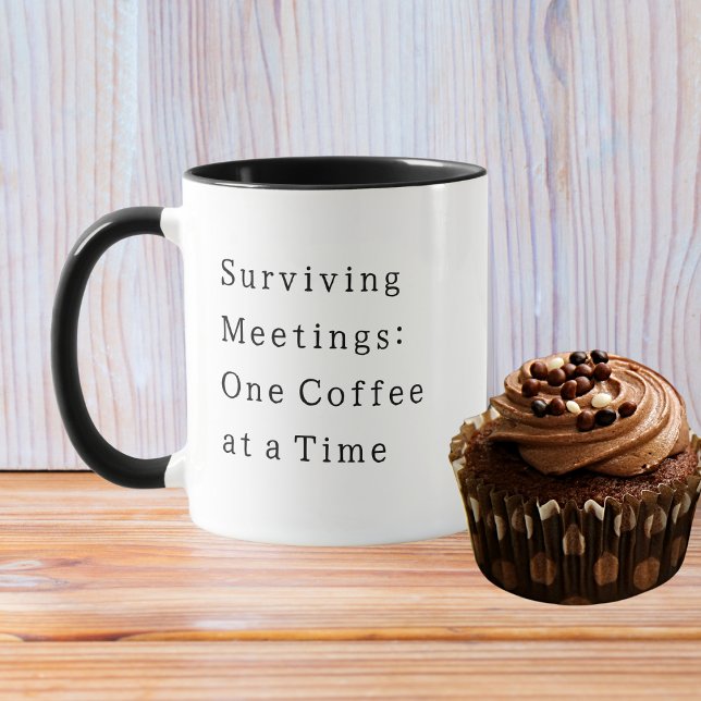 Mug Citation drôle Surviving Meetings Simple Collègue (Créateur téléchargé)