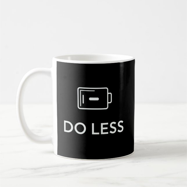 Mug Citation minimale DO LESS – Conception de style de (Gauche)