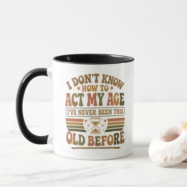 Mug Citation sarcasique rétro "Agis mon âge" drôle (Avec donut)