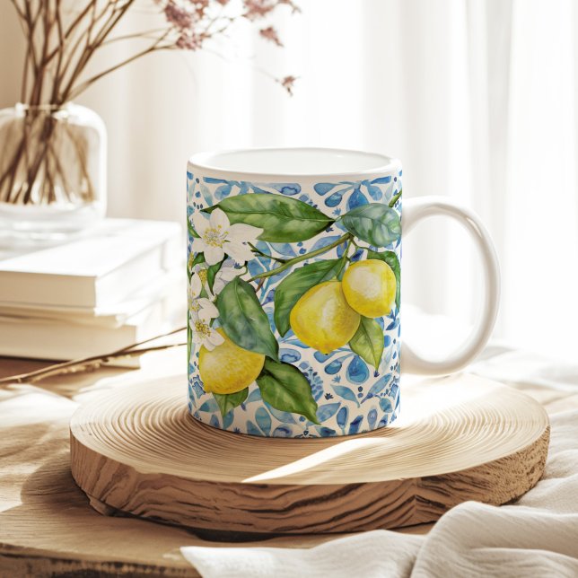 Mug Citrus méditerranéen et carreaux bleus (Mediterranean Citrus and Blue Tiles Coffee Mug on a neutral sunny boho kitchen table.)