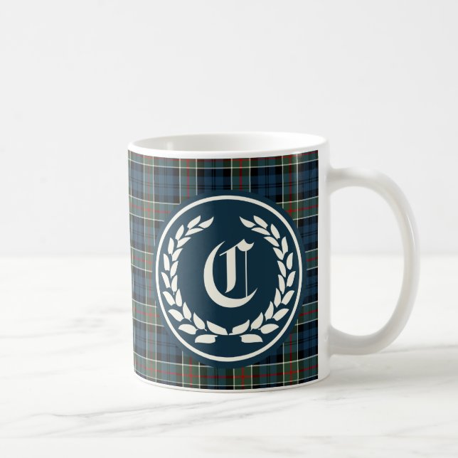 Mug Clan Colquhoun bleu foncé Tartan Monogramme (Droite)