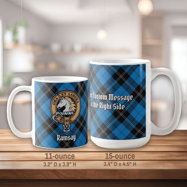 Mug Clan Ramsay Crest sur Blue Hunter Tartan (Créateur téléchargé)