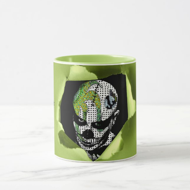 Mug Clown hanté montré à travers le trou déchiré (Centre)