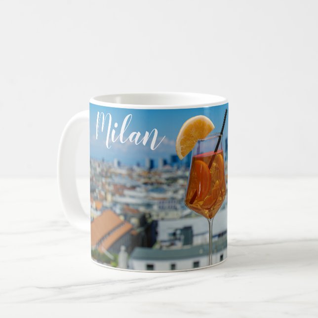 Mug Cocktail Spritz sur une table avec vue sur Milan (Devant gauche)