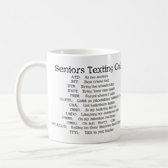Mug code drôle de service de mini-messages d'aînés (Gauche)