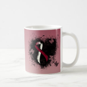 Mug Coeur de pontage du ruban de Bourgogne et d'ivoire