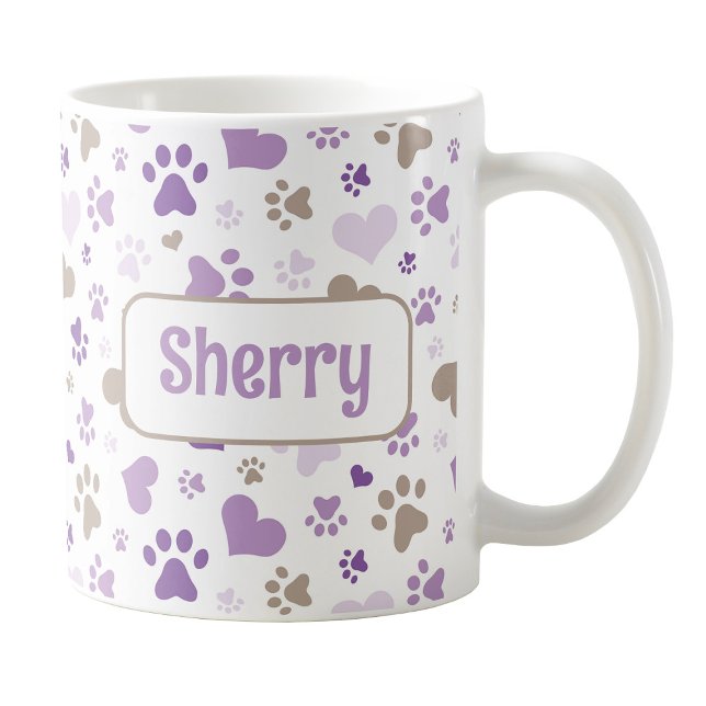 Mug Coeurs pourpres personnalisés Empreintes de pattes (Personalized Purple Hearts Paw Prints Mug at Amy's Coffee Mugs on Zazzle. )