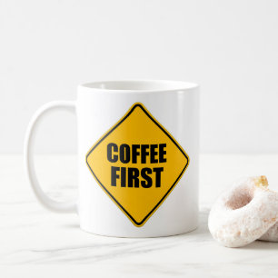 Mug Coffee First - Symbole d'avertissement de devis am