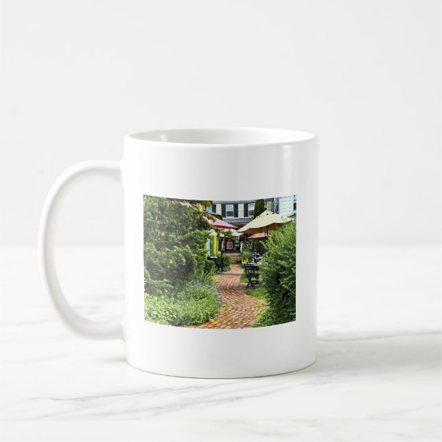 Mug Cold Spring NY - Dîner en plein air sur le patio (Gauche)