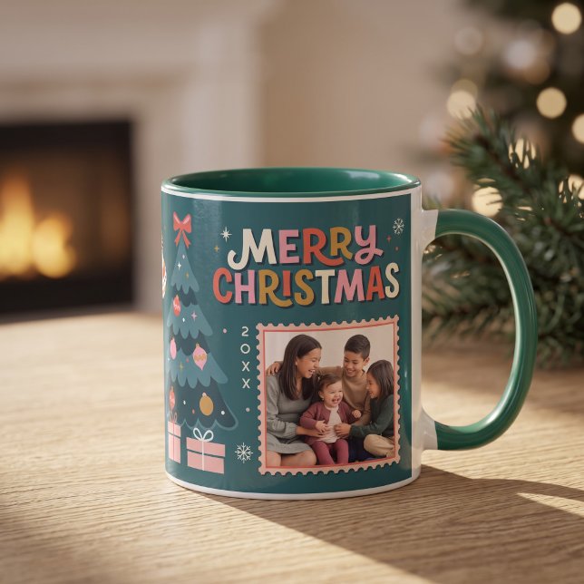 Mug Collage de carte postale rétro Joyeux Noël (Simulated mug on table)