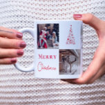 Mug Collage de la grille photo Red Merry Christmas Fiv<br><div class="desc">Ce Joyeux Noël Rouge Moderne avec Photos de Famille et tasse manuscrite est le cadeau de Noël parfait pour votre bien-aimé et un souvenir merveilleux pour souhaiter des vacances heureuses!</div>