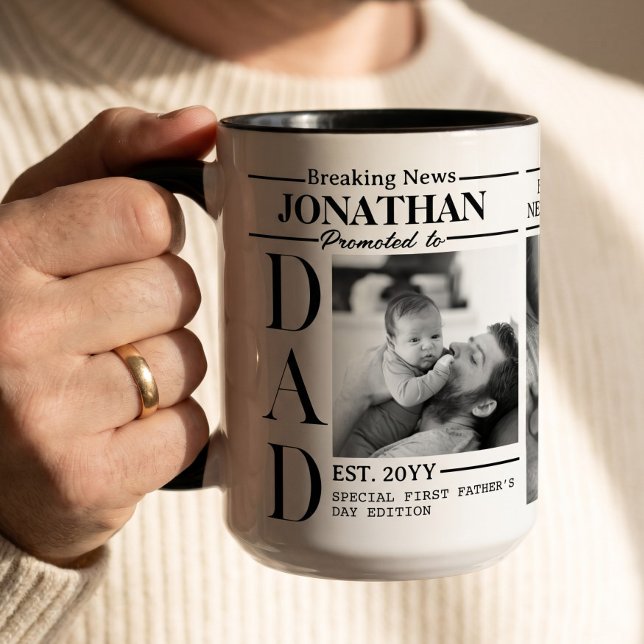 Mug Collage de photos de journal pour papa pour la pre (Dad Newspaper Photo Collage First Father's Day Mug)