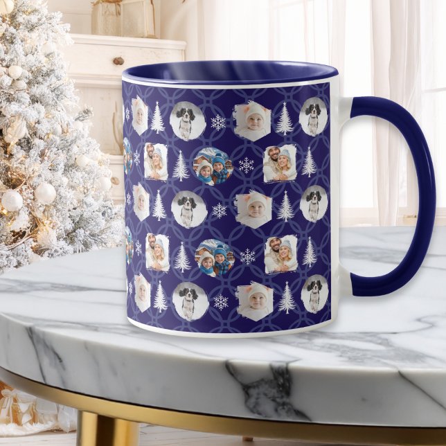 Mug Collage photo de 4 Fêtes Noël bleu marine (A stylish dark blue mug with a collage of 4 custom photos, along with snowflakes and Christmas trees)