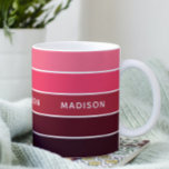 Mug Colorbloc Colorbloc Colorbloc moderne Nom personna<br><div class="desc">Ce design coloré et moderne présente un motif coloré en rose et prune avec votre nom personnalisé #mugs #coffeemugs #coffee #personalizedcadeaux</div>